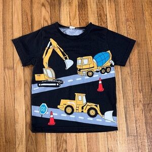 Boys size 110 (4/5) Black Construction Vehicle T-Shirt